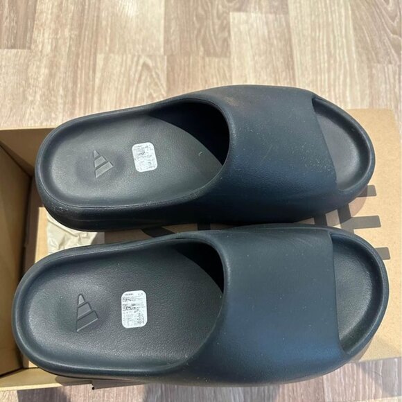 Yeezy slide - Dark Onyx - Picture 1 of 3
